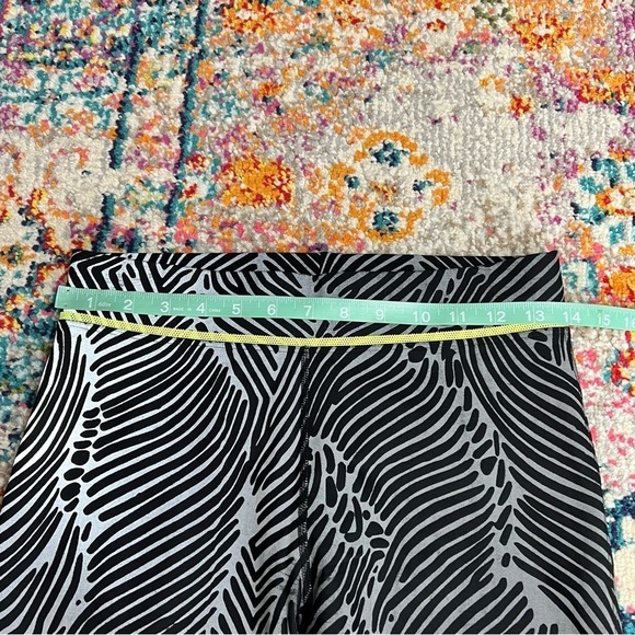 Lorna Jane Reflective Active Leggings Size Small - Picture 13 of 15